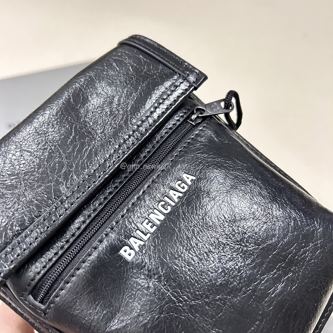 Balenciaga Explorer Arena Cracked Leather Messenger Bag Black (10) - newkick.vip